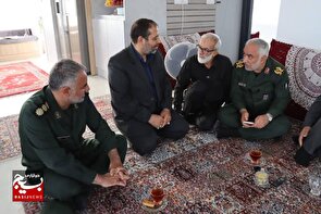 دیدار فرمانده سپاه انصارالرضا علیه‌السلام با خانواده شهید یونس نوفرستی از شهدای اقتدار ملی