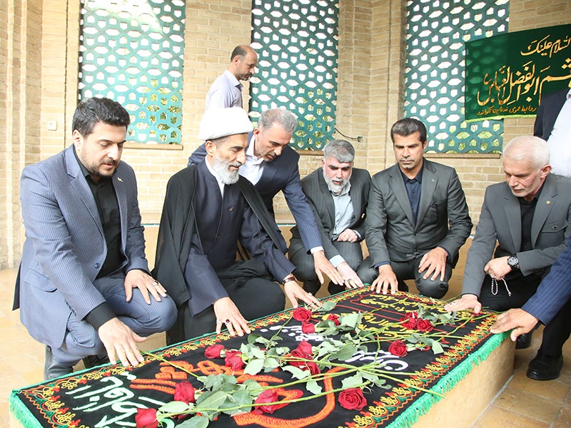 تجلیل از خانواده شهدای ورزشکار در خانه تکواندو تجلیل از خانواده شهدای ورزشکار در خانه تکواندو