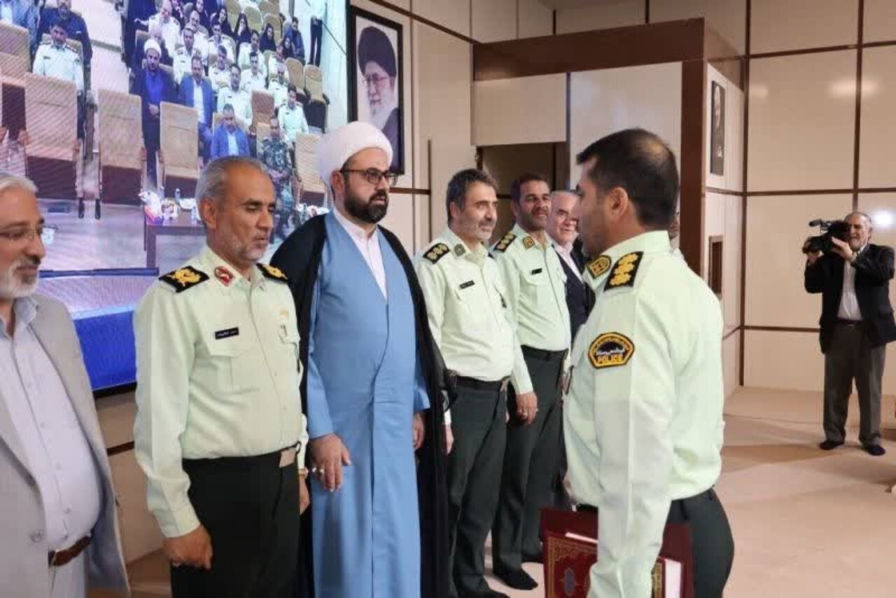 تکریم و معارفه فرمانده انتظامی شهرستان بیرجند با حضور فرمانده انتظامی خراسانجنوبی تکریم و معارفه فرمانده انتظامی شهرستان بیرجند با حضور فرمانده انتظامی خراسانجنوبی