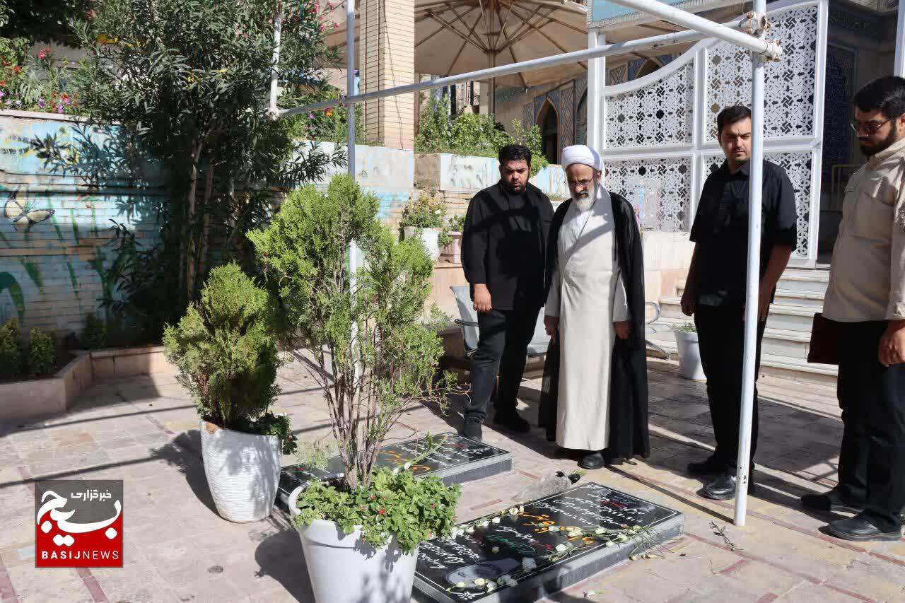 پیمان دوباره با علمدار جبهه مقاومت؛ حضور نماینده ولی‌فقیه در سپاه بر سر مزار حاج قاسم و شهدای گلزار پایتخت مقاومت جهان اسلام