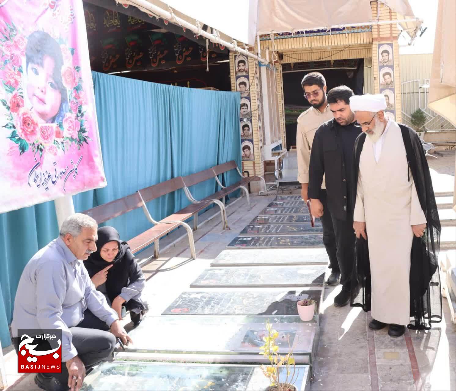 پیمان دوباره با علمدار جبهه مقاومت؛ حضور نماینده ولی‌فقیه در سپاه بر سر مزار حاج قاسم و شهدای گلزار پایتخت مقاومت جهان اسلام