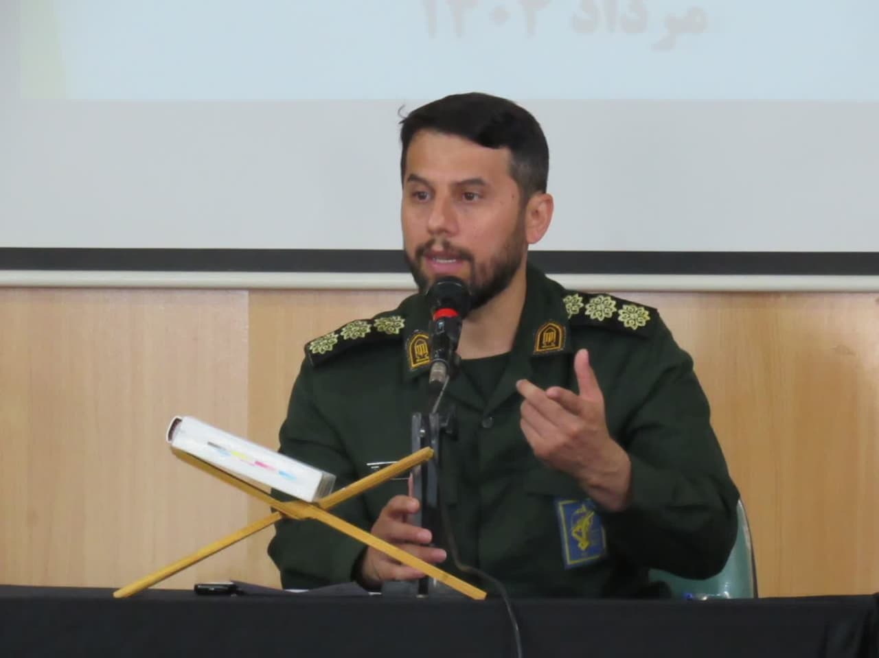 پاسدار امروز باید همواره بیدار و آماده باشد/حفاظت از امنیت فکری و فرهنگی مردم کمتر از پاسداری از مرزها اهمیت ندارد