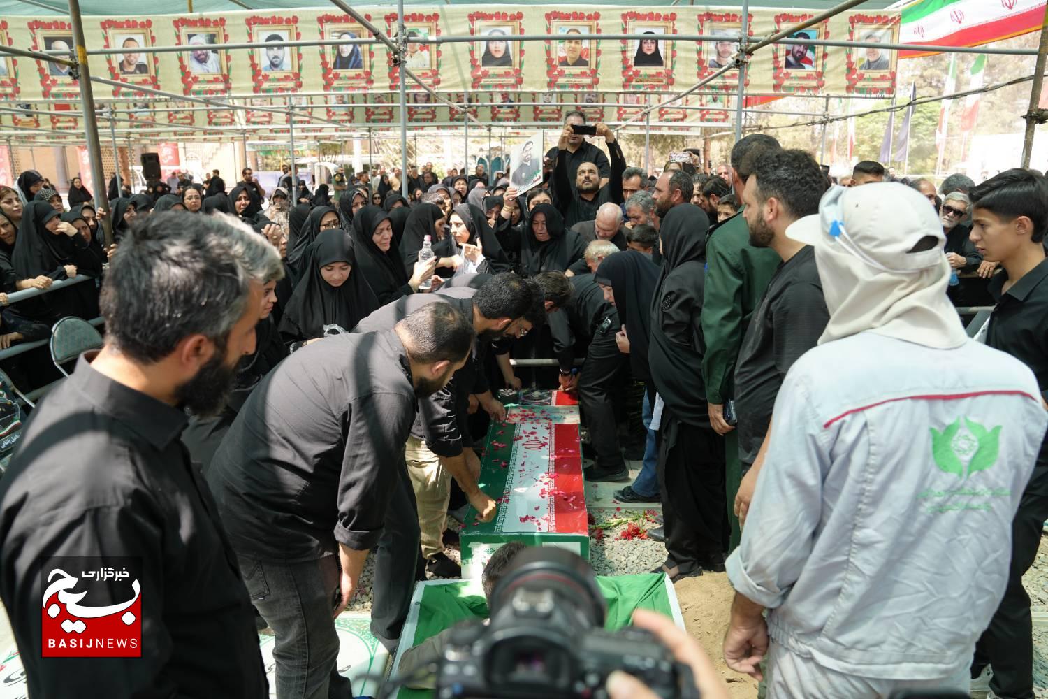 مراسم تشییع شهید اقتدار بسیج «اسماعیل پاشایی» از شهدای جنگ تحمیلی ۱۲ روزه