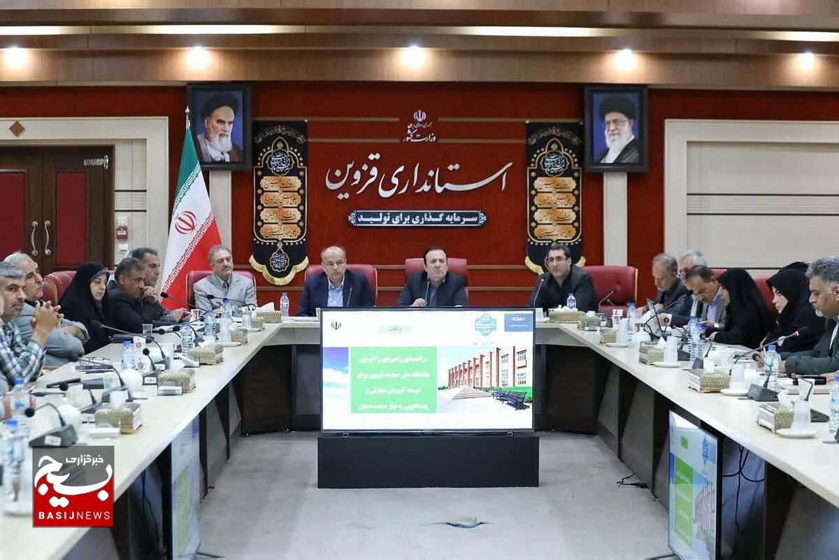 لزوم هدف‌گذاری دانشگاه علمی‌کاربردی در راستای تأمین نیروی انسانی مورد نیاز جامعه و بازار کار 