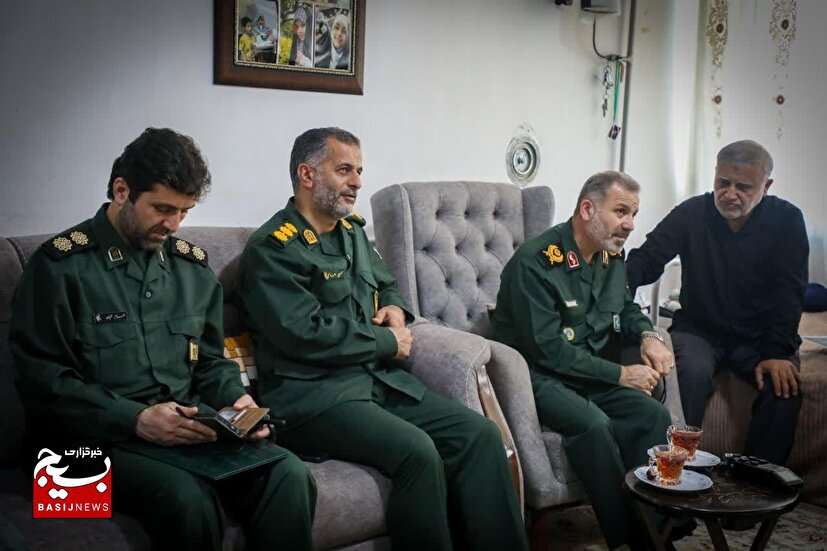 دیدار سردار مسلمی با خانواده همسر شهید دانشمند هسته‌ای شهید سید مصطفی ساداتی