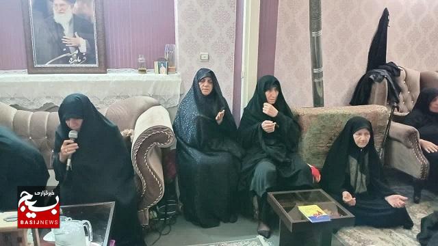 مراسم عزاداری دهه اول ماه صفر در منزل مادر شهید اکبری برگزار شد