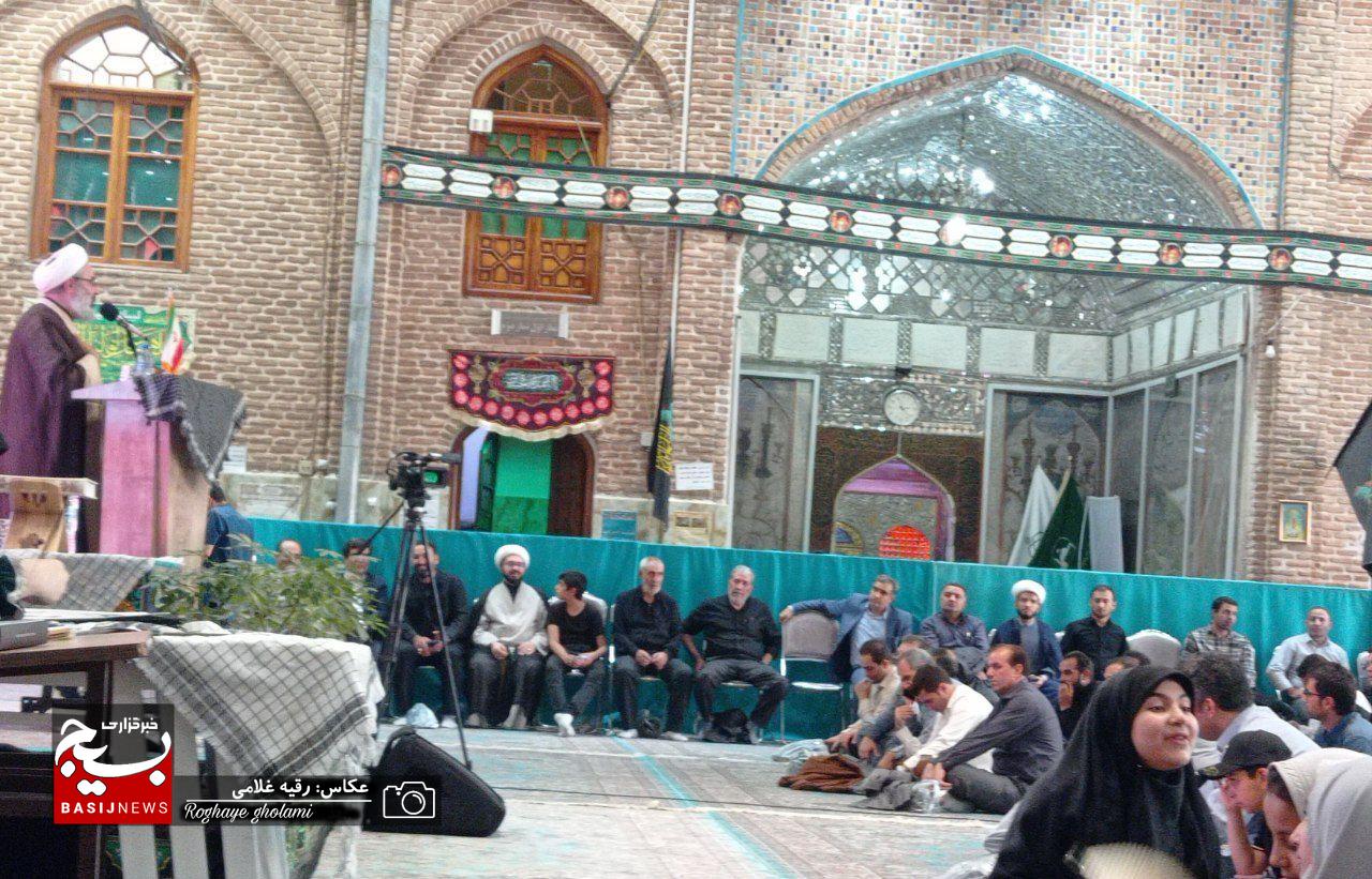 هدف دشمن تضعیف نظام و تسلیم آن به استکبار است 