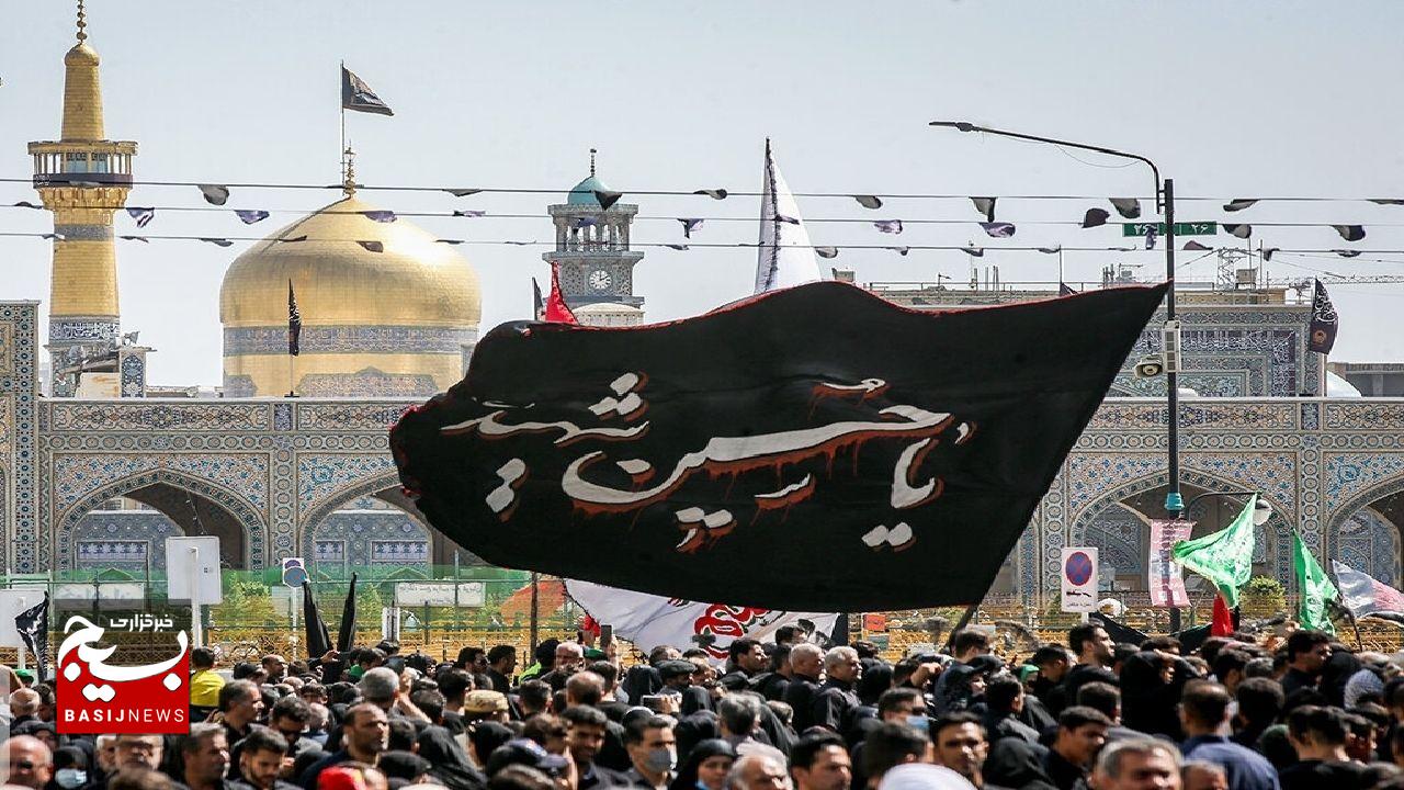 صدای زنجیر‌ها و نوای عشق؛ حضور پرشور عزاداران در ایام ماه صفر در مسیر حرم امام رضا(ع)