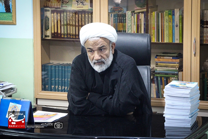 جمعی از کارکنان ناحیه سپاه حضرت جوادالائمه(ع) با امام جمعه دشتستان دیدار کردند