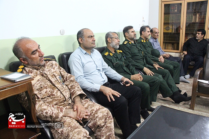 جمعی از کارکنان ناحیه سپاه حضرت جوادالائمه(ع) با امام جمعه دشتستان دیدار کردند