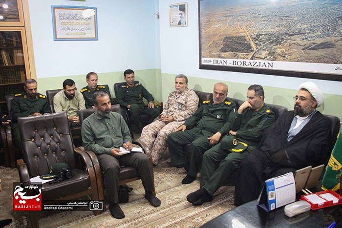 جمعی از کارکنان ناحیه سپاه حضرت جوادالائمه(ع) با امام جمعه دشتستان دیدار کردند