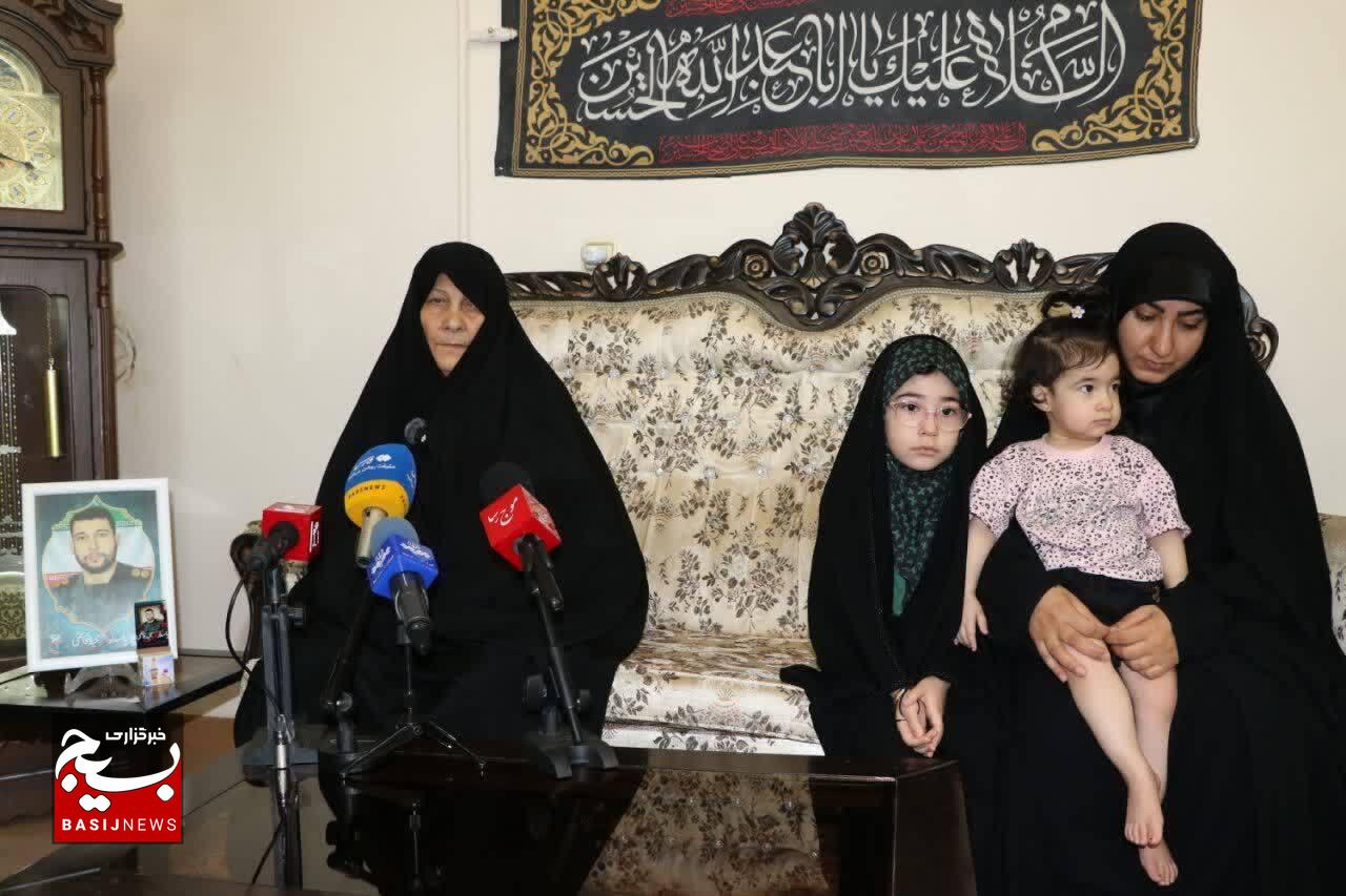 دیدار کاروان اصحاب رسانه با خانواده شهدای جنگ تحمیلی ۱۲روزه