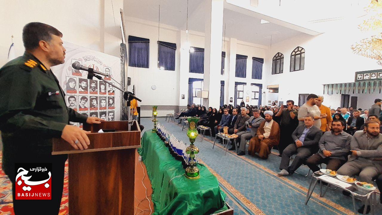 انسان منتظر باید ایمان و اخلاص خود را تقویت کند