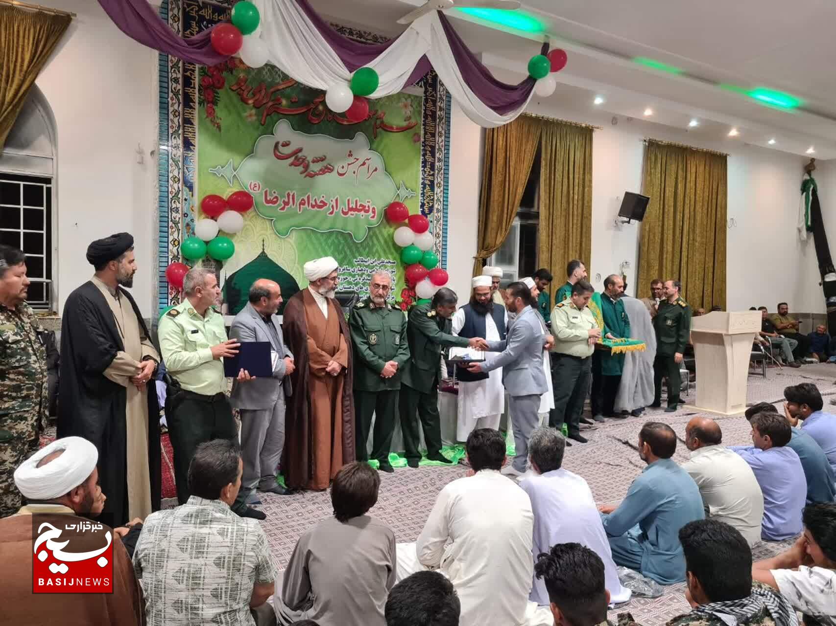 برگزاری مراسم جشن هفته وحدت در مسجد علی بن ابی طالب ساغروان با حضور سردار مجتبی غفور پور و جمعی از مسئولان و شخصیت‌های برجسته استان خراسان رضوی
