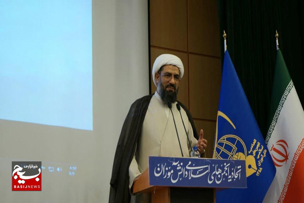 بانوان نقش کلیدی در پیشبرد اهداف انقلاب دارند