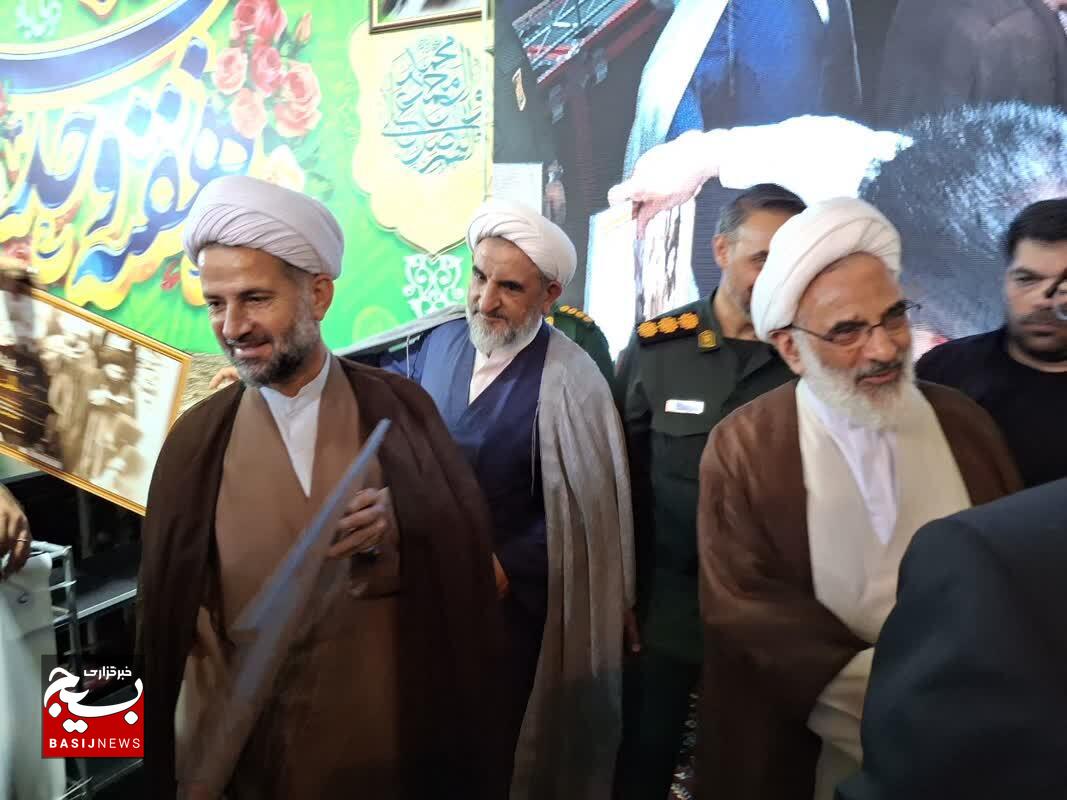 وحدت امت و ولایت، یکی از ارکان قدرت نظام ماست وحدت امت و ولایت، یکی از ارکان قدرت نظام ماست