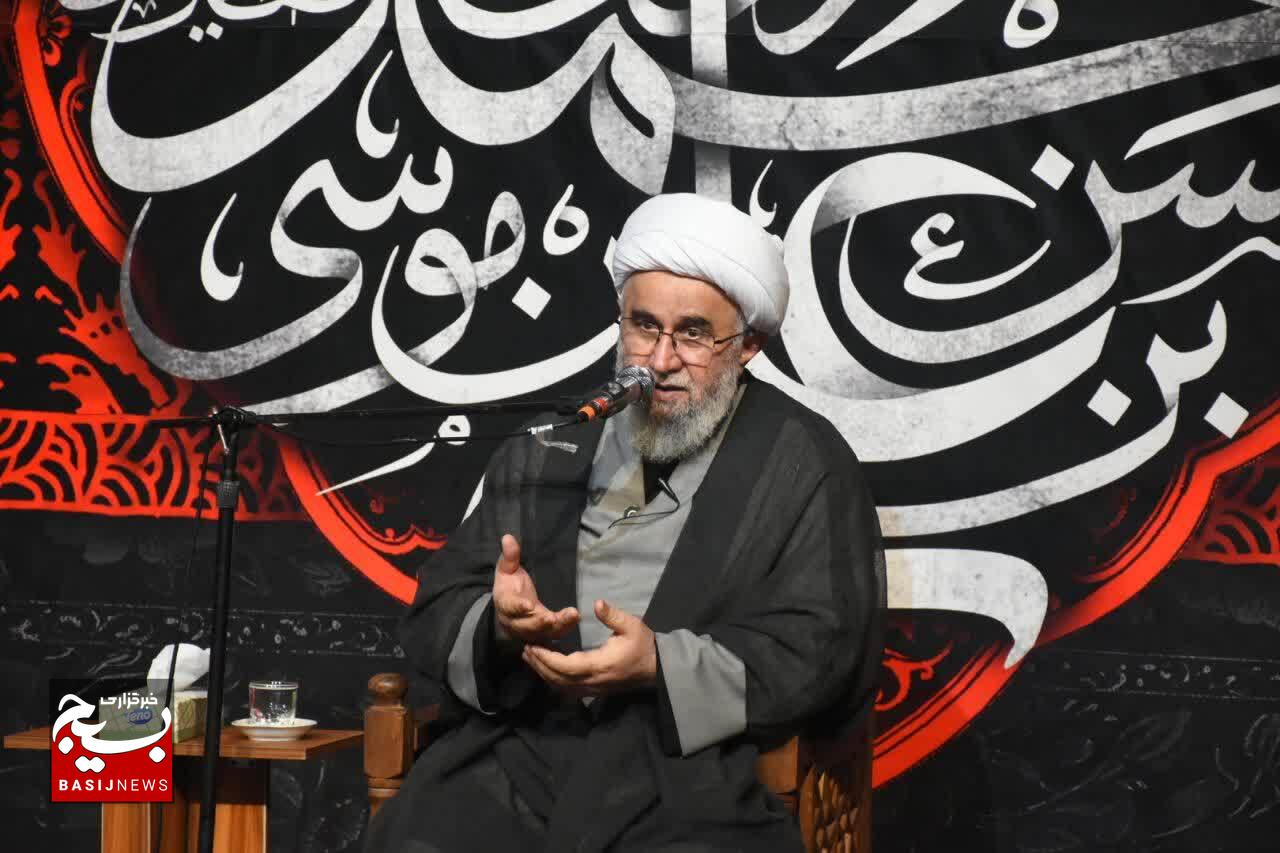 تفاوت اساسی نظام اسلامی با نظام‌های سیاسی در محبت‌محور بودن ولایت  است