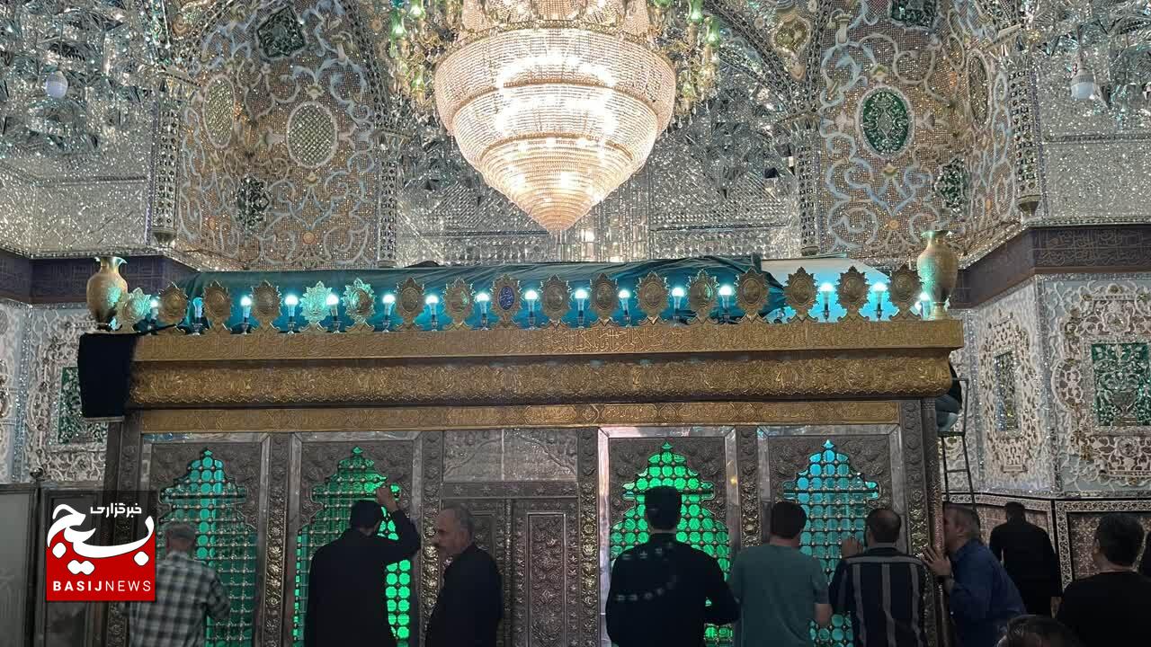 تعویض پرچم سیاه و اهتزاز پرچم سبز حرم امامزاده حسین(ع) قزوین+تصاویر تعویض پرچم سیاه و اهتزاز پرچم سبز حرم امامزاده حسین(ع) قزوین+تصاویر