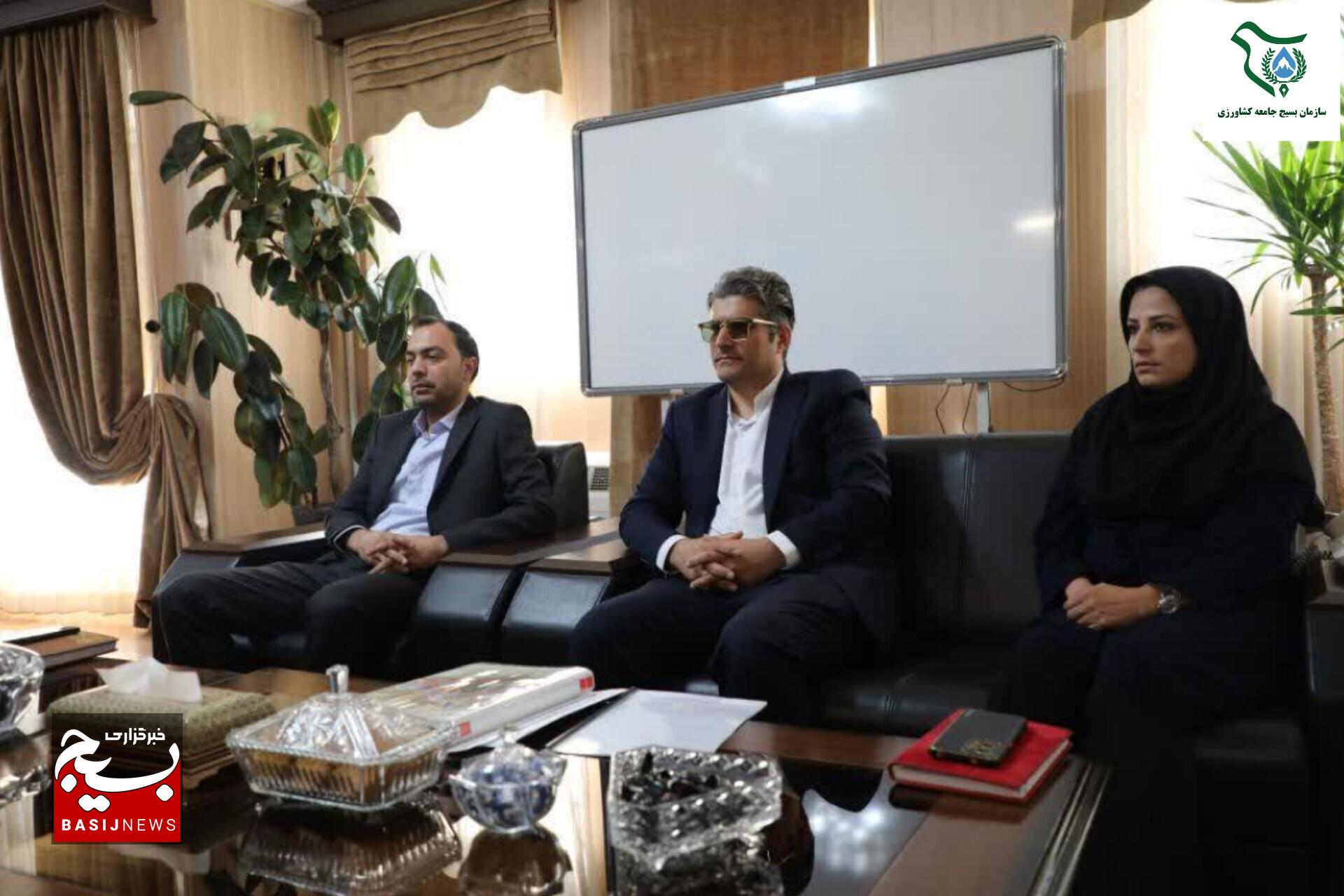 دیداری صمیمانه با دکتر اصغر حسنزاده رئیس سازمان بسیج جامعه کشاورزی با پرویز جعفری مدیرعامل و عضو هیأت مدیره شرکت پشتیبانی امور دام کشور دیداری صمیمانه با دکتر اصغر حسنزاده رئیس سازمان بسیج جامعه کشاورزی با پرویز جعفری مدیرعامل و عضو هیأت مدیره شرکت پشتیبانی امور دام کشور