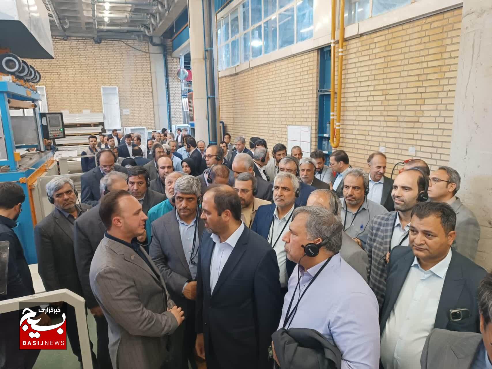 بازدید مقامات عالی اقتصادی کشور از سه واحد تولیدی شهرک صنعتی خیام بازدید مقامات عالی اقتصادی کشور از سه واحد تولیدی شهرک صنعتی خیام