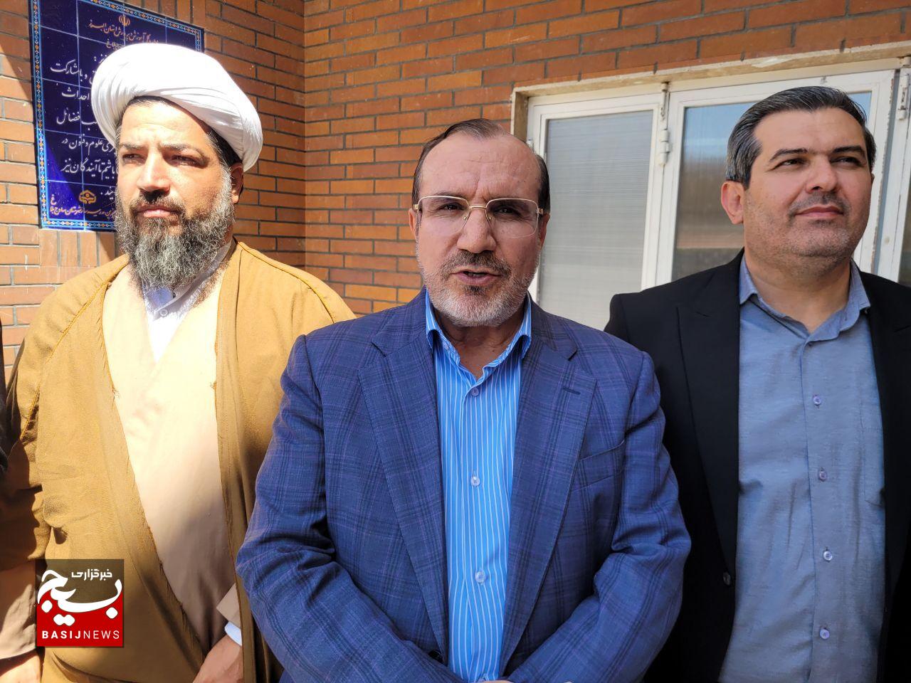 بازدید نماینده مجلس از پروژههای عمرانی و آموزشی قاسمآباد بزرگ/ وعده تخصیص ۲۰۰ میلیارد تومان برای توسعه فضای آموزشی در غرب البرز بازدید نماینده مجلس از پروژههای عمرانی و آموزشی قاسمآباد بزرگ/ وعده تخصیص ۲۰۰ میلیارد تومان برای توسعه فضای آموزشی در غرب البرز
