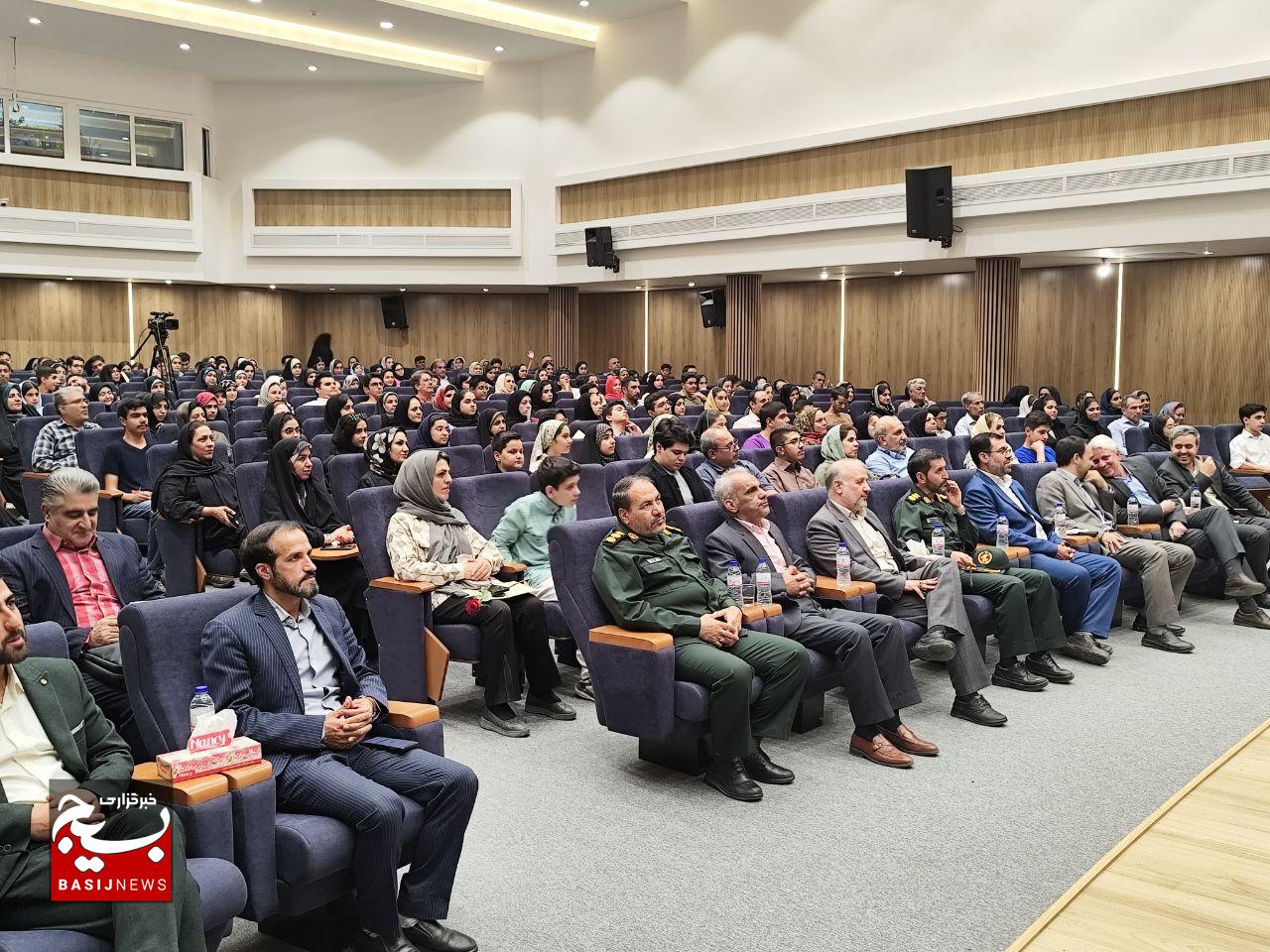 همایش بزرگ تجلیل از قبولی‌های تیزهوشان و نمونه دولتی در کرمان