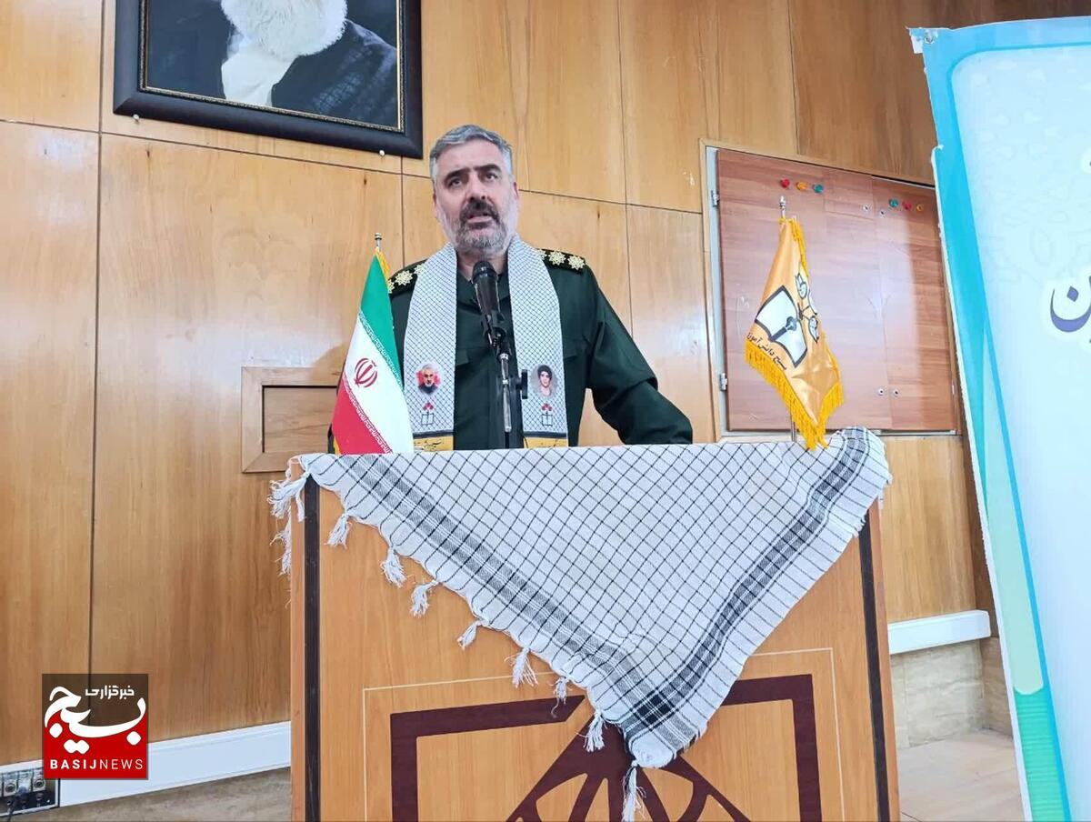 فرماندهان بسیج دانش آموزی سفیران انقلاب اسلامی در مدارس هستند