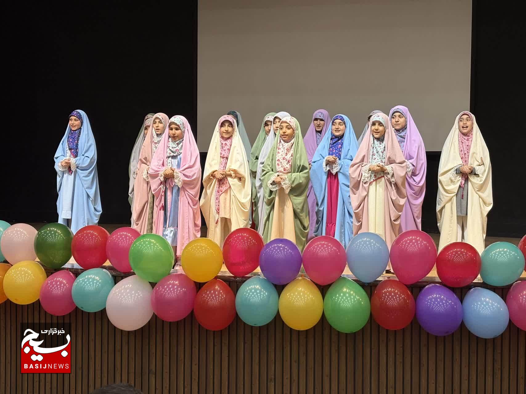 پایگاه مسجد حضرت فاطمه زهرا (س) رشت با محوریت خانواده،زمینهساز تربیت نسل نو شده است پایگاه مسجد حضرت فاطمه زهرا (س) رشت با محوریت خانواده،زمینهساز تربیت نسل نو شده است