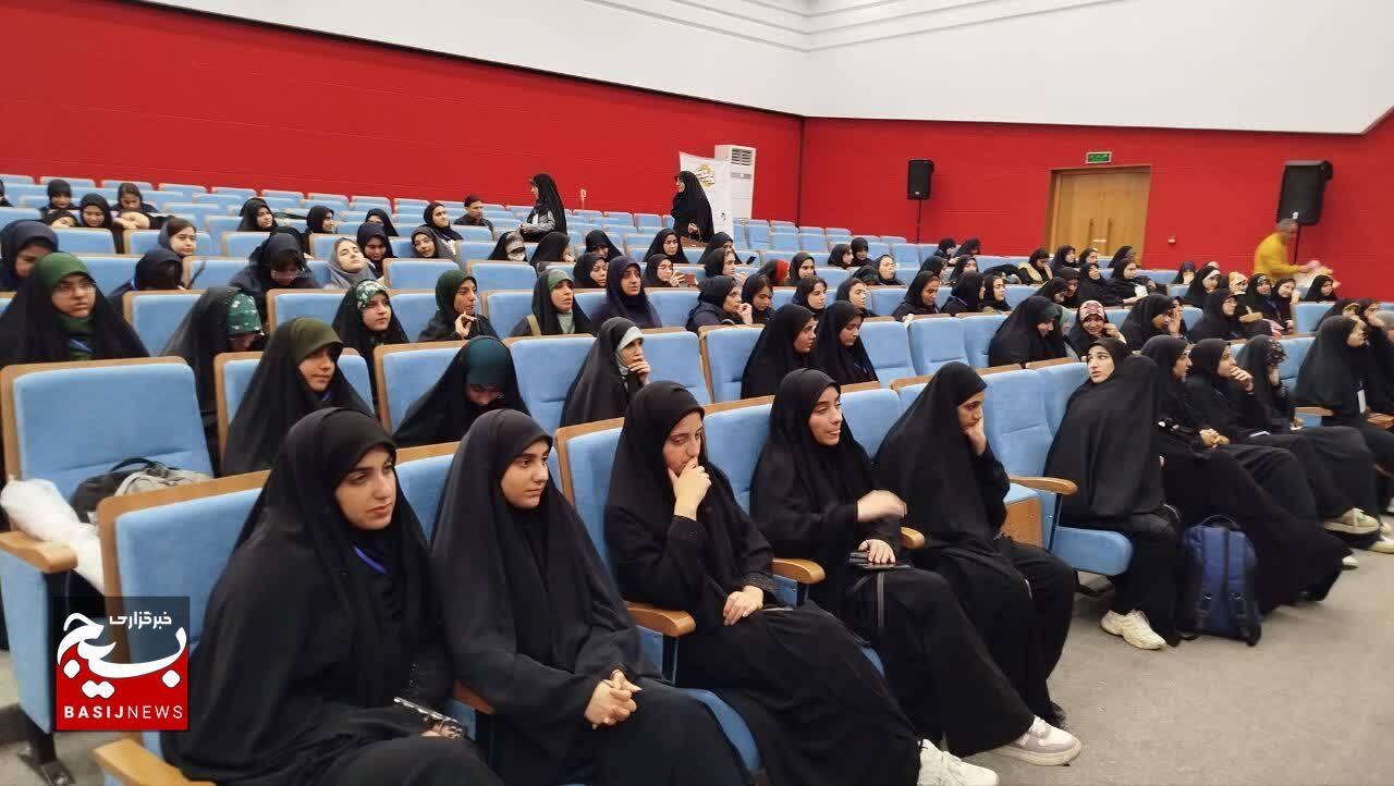 دانش‌آموزان، موشک‌های فرهنگی انقلاب اسلامی‌اند