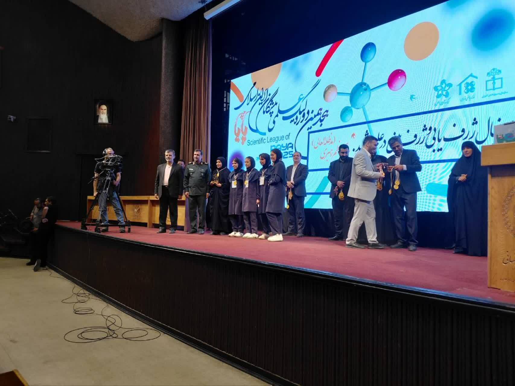 درخشش استعدادهای دانش‌آموزی در  هجدهمین دوره کشوری لیگ علمی پایا