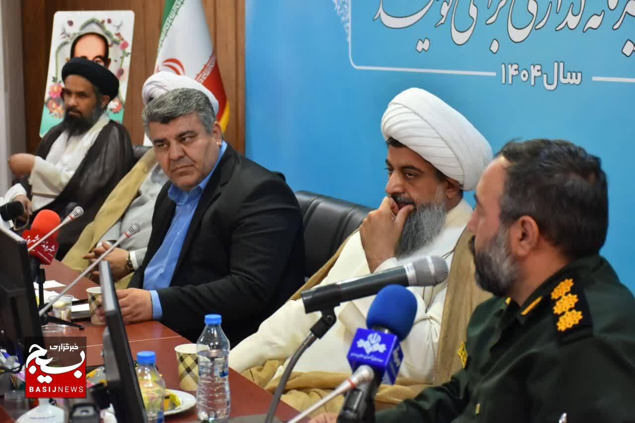 نشست شورای اداری ساوجبلاغ با محوریت همدلی، ایثار و آمادگی برای کنگره شهدا برگزار شد