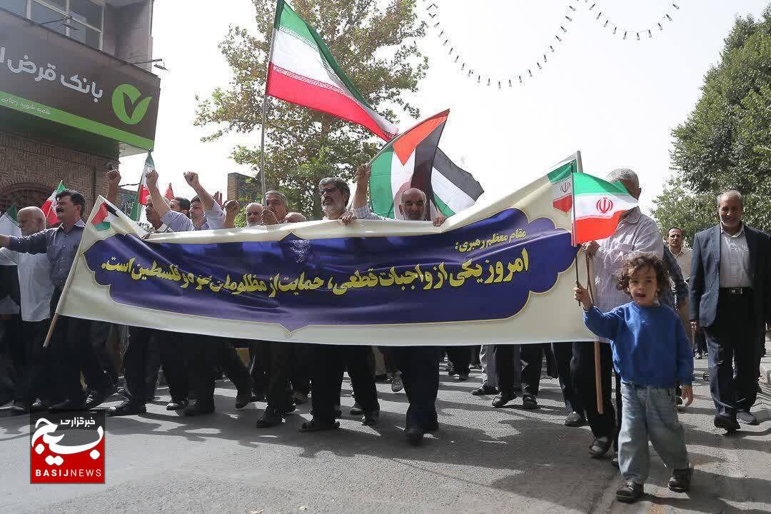 نمازگزاران جمعه، خشم خود را از جنایات صهیونیست‌ها فریاد زدند