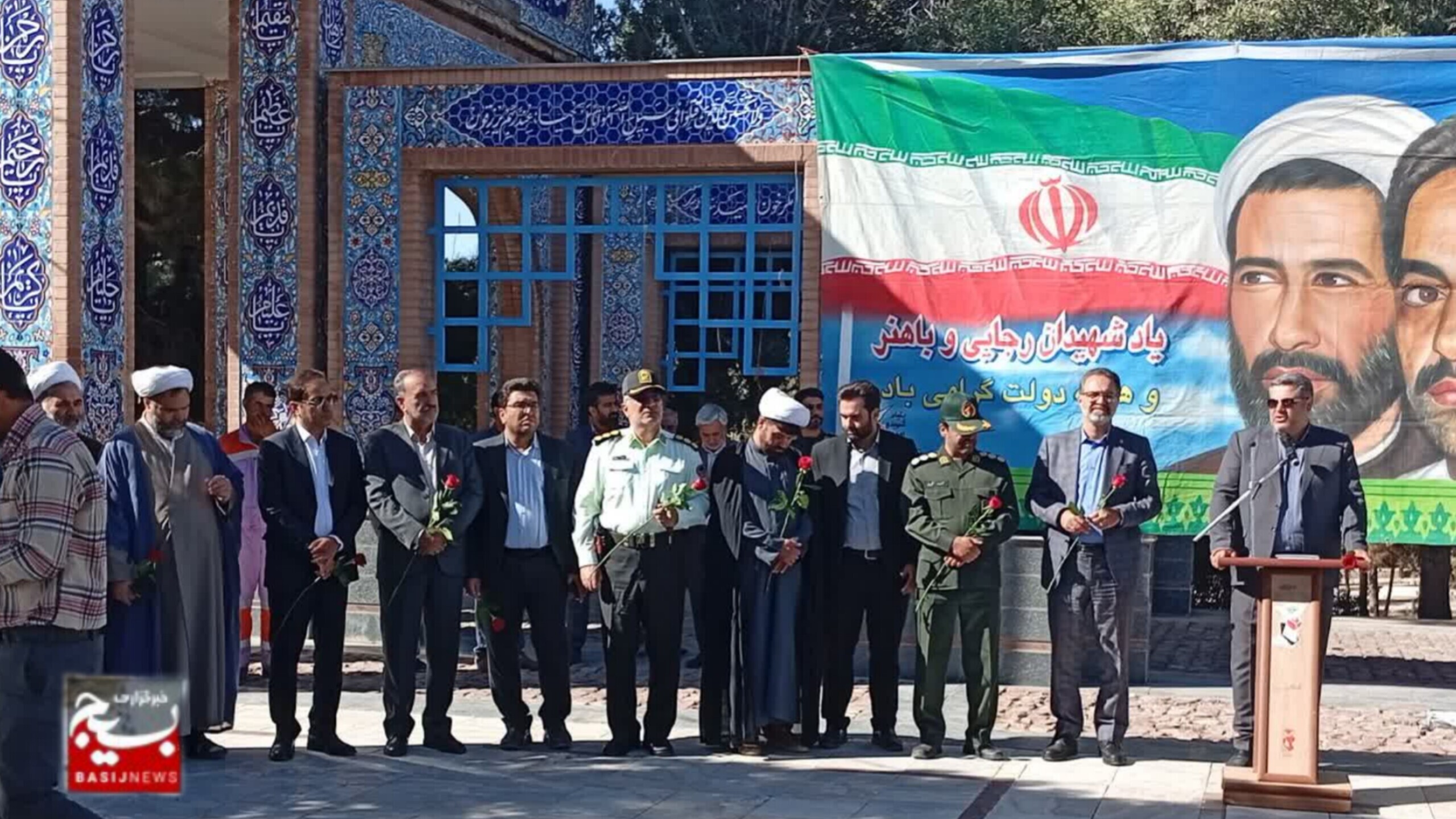 عطر افشانی و گلباران گلزار ۲۰۰ آلاله سرخ بهشت عسکری تربت‌حیدریه همزمان با حلول ماه ربیع الاول و هفته ی دولت