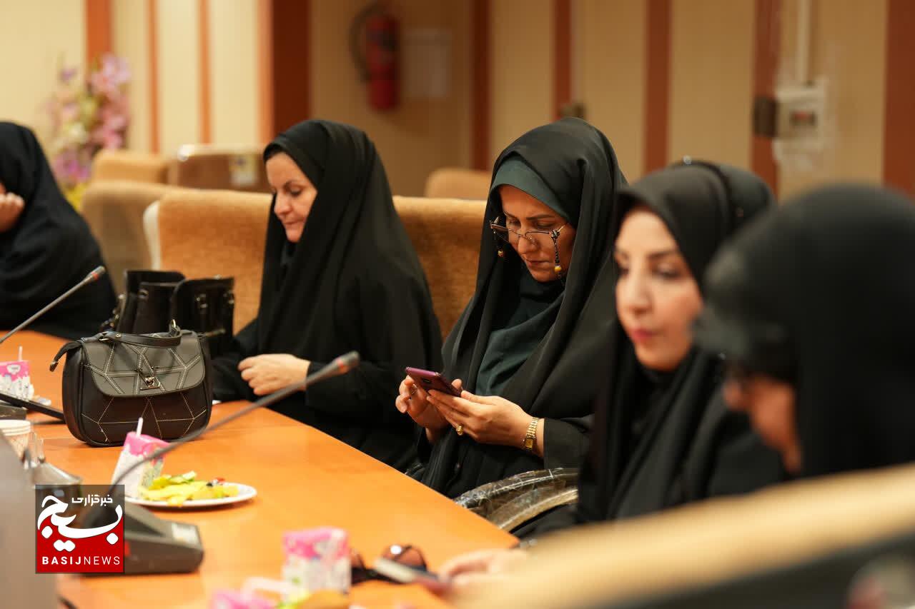 اجرای ۶۲۰ عنوان برنامه سپاه لرستان /بهره‌برداری از صدها برنامه و ۲۷۰ میلیارد تومان پروژه عمرانی در هفته دفاع مقدس
