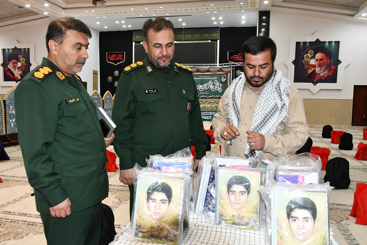 اهدای دو هزار بسته آموزشی به دانشآموزان نیازمند کهگیلویه و بویراحمد اهدای دو هزار بسته آموزشی به دانشآموزان نیازمند کهگیلویه و بویراحمد