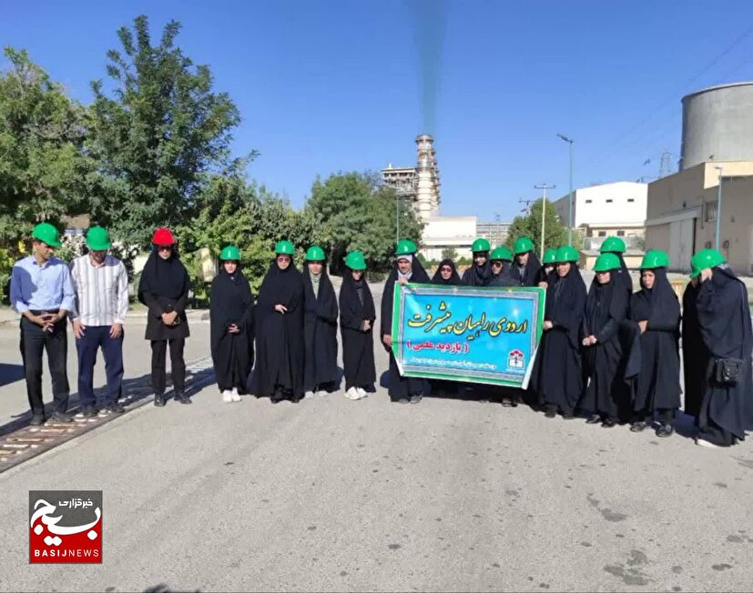 بازدید بسیجیان شیروان از نیروگاه بزرگ شمال شرق در قالب راهیان پیشرفت