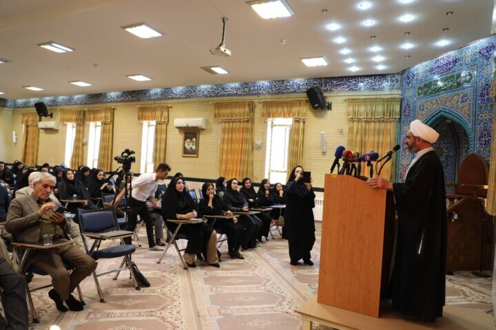 امام‌جمعه ایلام: فرهنگ کار باید در استان نهادینه شود/ اربعین ظرفیت بی‌بدیل توسعه