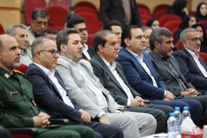 ۳.۵ ساعت گفت‌وگوی بی‌پرده با طعم نقادی، دغدغه‌مندی و نمره بیست خبرنگاران ایلامی