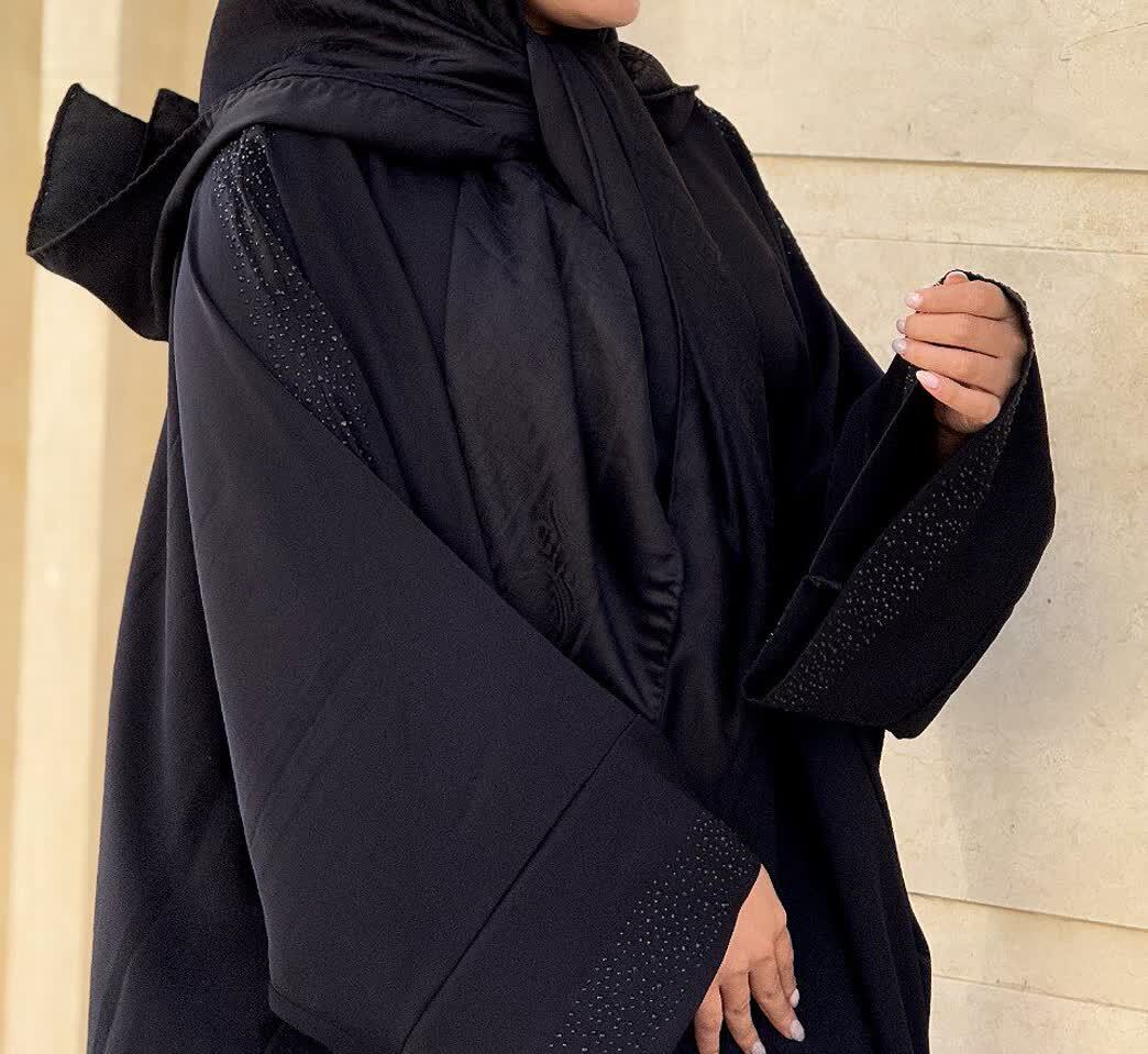 بانوی بسیجی کارآفرین با کارگاه حجاب و عفاف، روزیِ ۸ زن را رقم زد