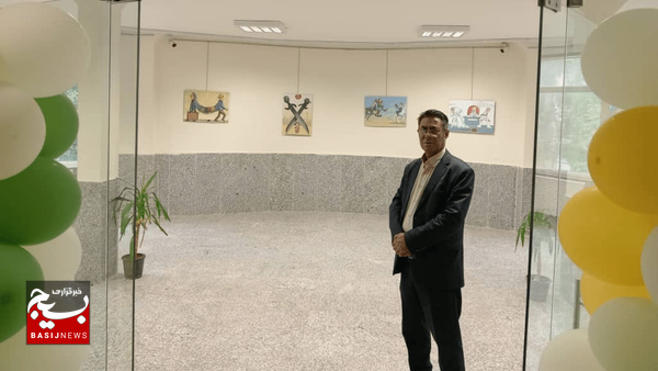 نمایشگاه هنری تهاجم فرهنگی در اردبیل برپا شد نمایشگاه هنری تهاجم فرهنگی در اردبیل برپا شد