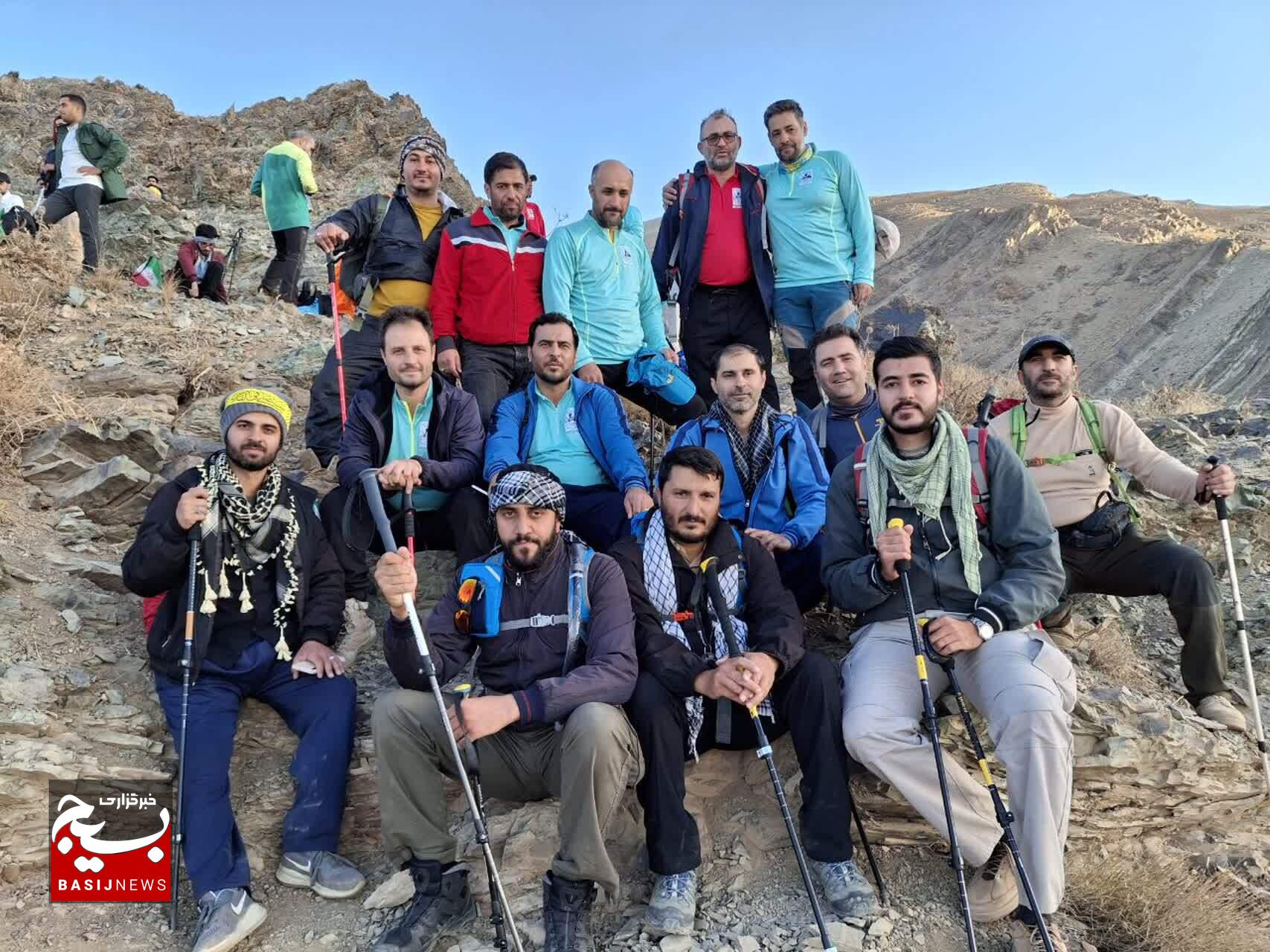 صعود سراسری کوهنوردان سپاه صاحب‌الامر(عج) و دانشجویان استان قزوین به قله ۴۰۰۰ متری توچال