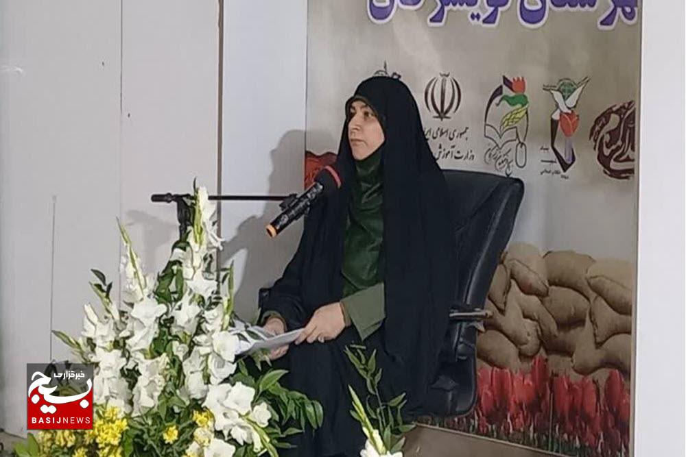 معلمان با درس ایثار، روحیه مقاومت را در دانشآموزان تقویت کردند