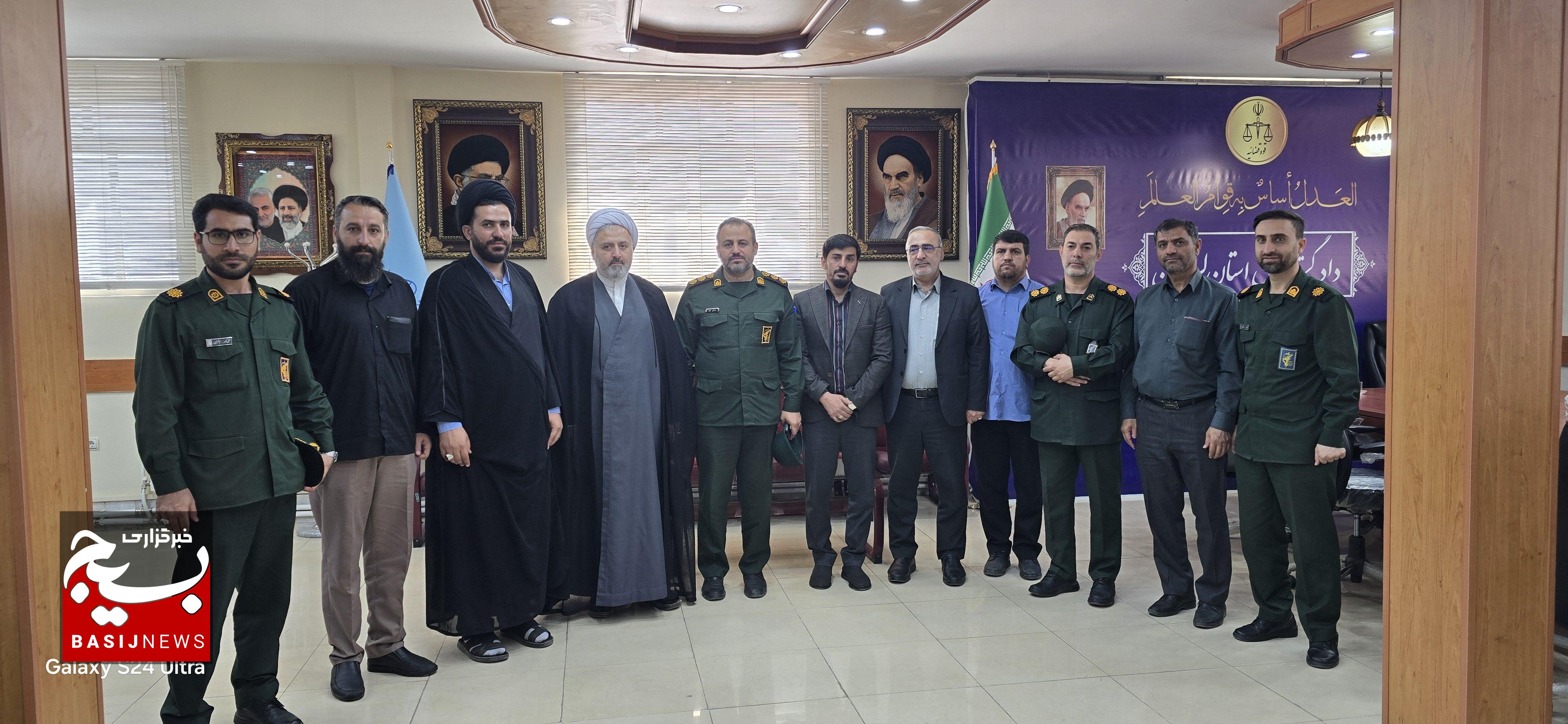دیدار صمیمی مسئول و جمعی از کارکنان ستاد تخصصی بسیج اقشار و متخصصین لرستان با رئیس دادگستری استان