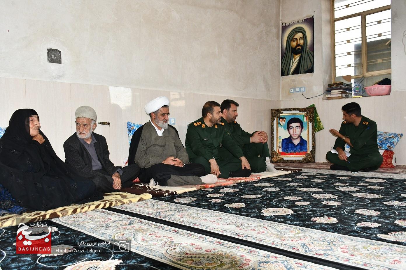 دیدار و تجلیل نماینده ولی فقیه در سپاه فتح از خانواده شهدا + (تصاویر)