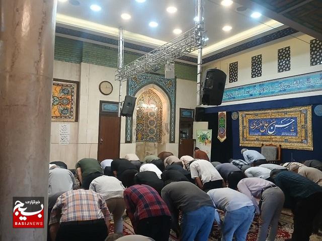 به مناسبت هفته دفاع مقدس مراسم تقدیر از شهدا برگزار شد