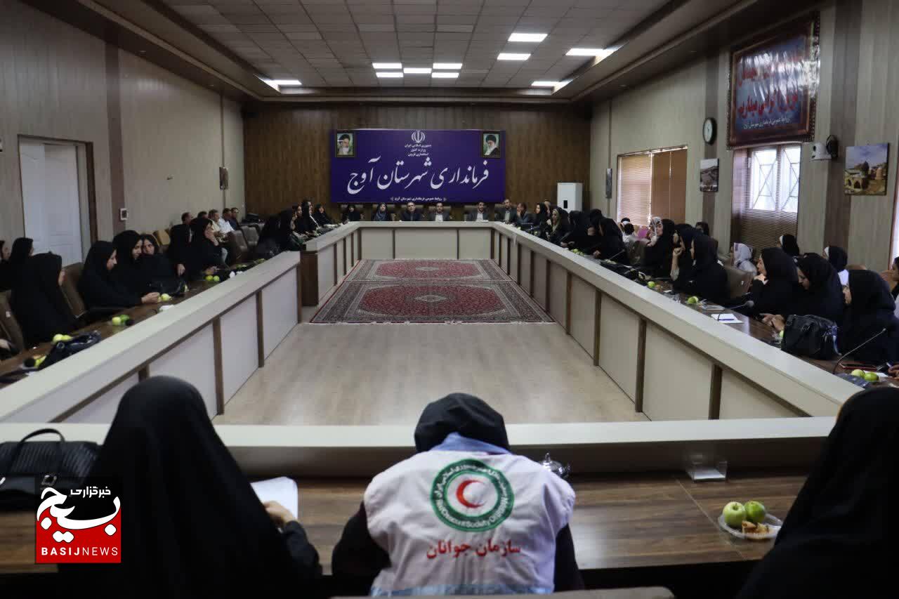 بانوان، ستون‌های توسعه کشور هستند