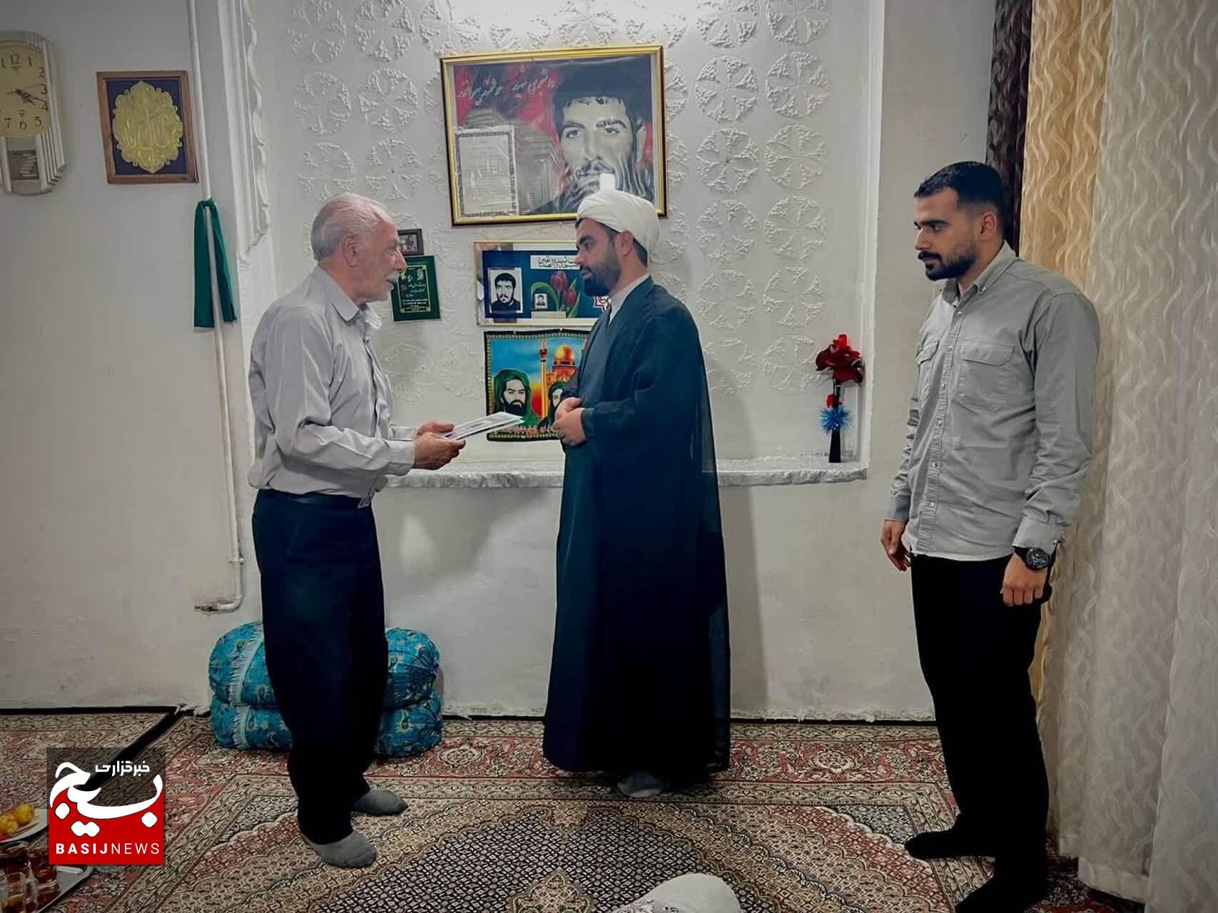 دیدار دانشجویان بسیجی لرستان با خانواده شهید هوشمند بیرانوند
