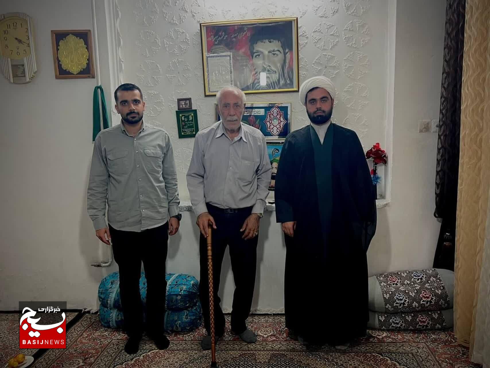 دیدار دانشجویان بسیجی لرستان با خانواده شهید هوشمند بیرانوند