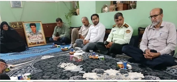 دیدار با خانوده دانش آموز شهید خورشید خلیلی دیدار با خانوده دانش آموز شهید خورشید خلیلی