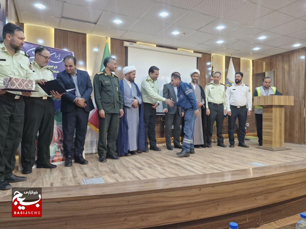 تجلیل از نمونههای ترافیکی و همیاران پلیس در زاوه تجلیل از نمونههای ترافیکی و همیاران پلیس در زاوه